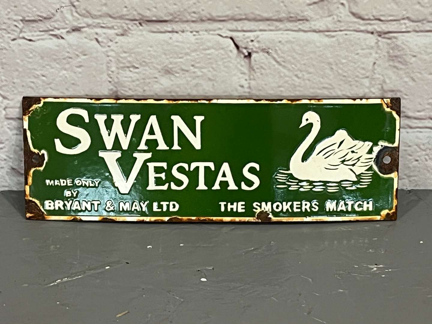 <p>Swan Vestas Matches Enamel Sign&nbsp;</p>