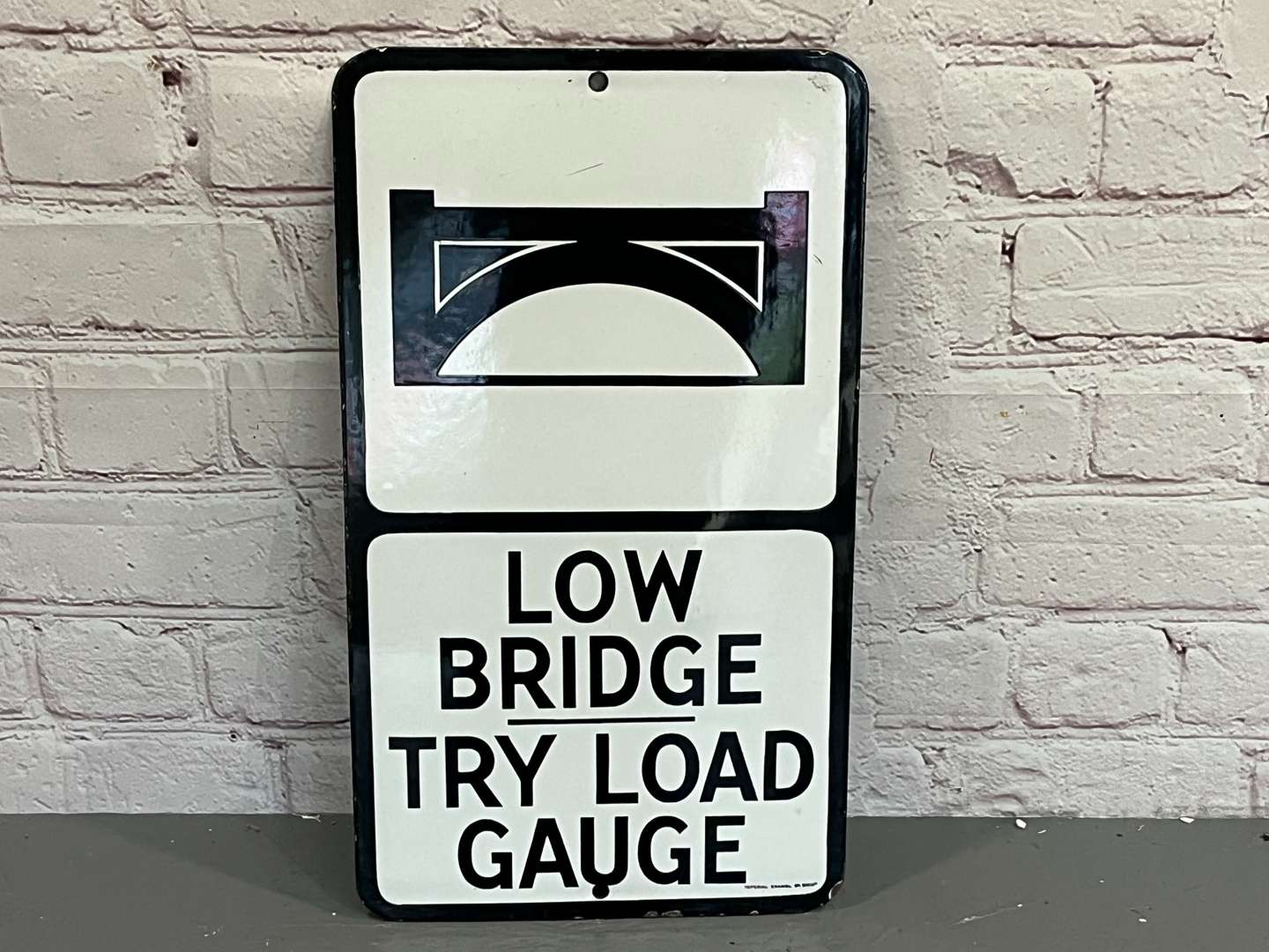 <p>Low Bridge Try Load Gauge Enamel Sign</p>