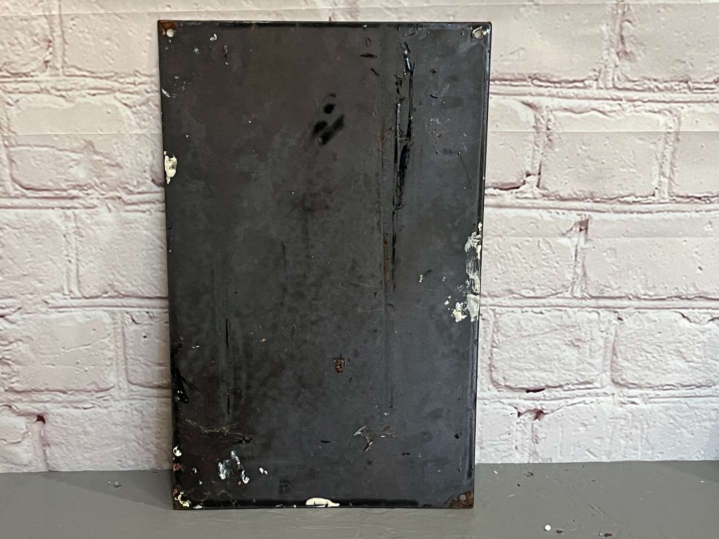 <p>Underground Safety Enamel Sign&nbsp;</p>