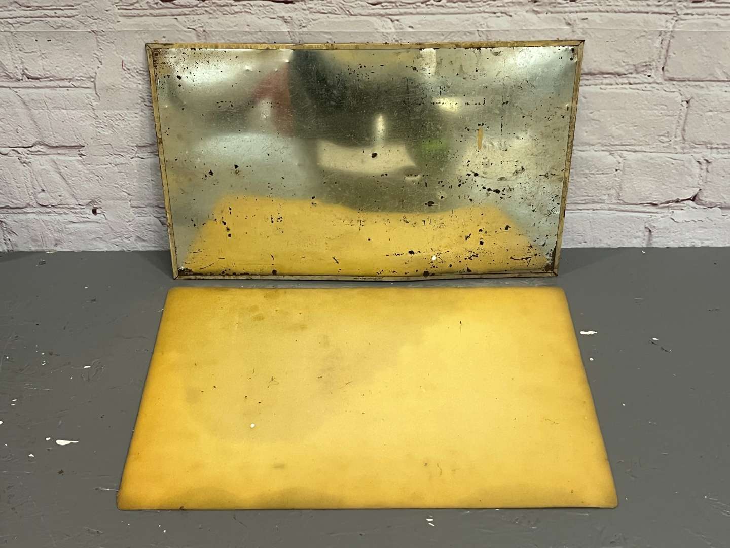 <p>Lucas Beam Setting Service Tin Sign and Lucas Plastic Sign (2)</p>