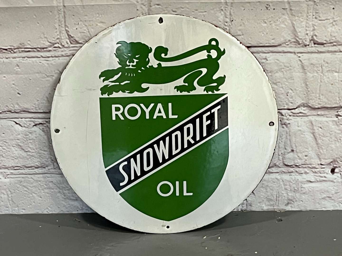 <p>Royal Snowdrift Oil Circular Enamel Sign</p>