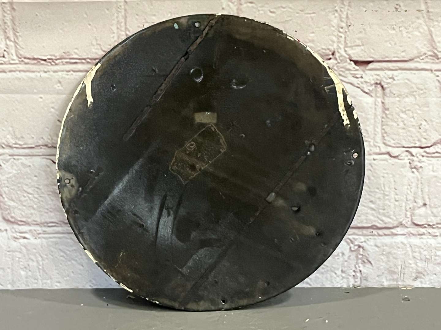 <p>Royal Snowdrift Oil Circular Enamel Sign</p>