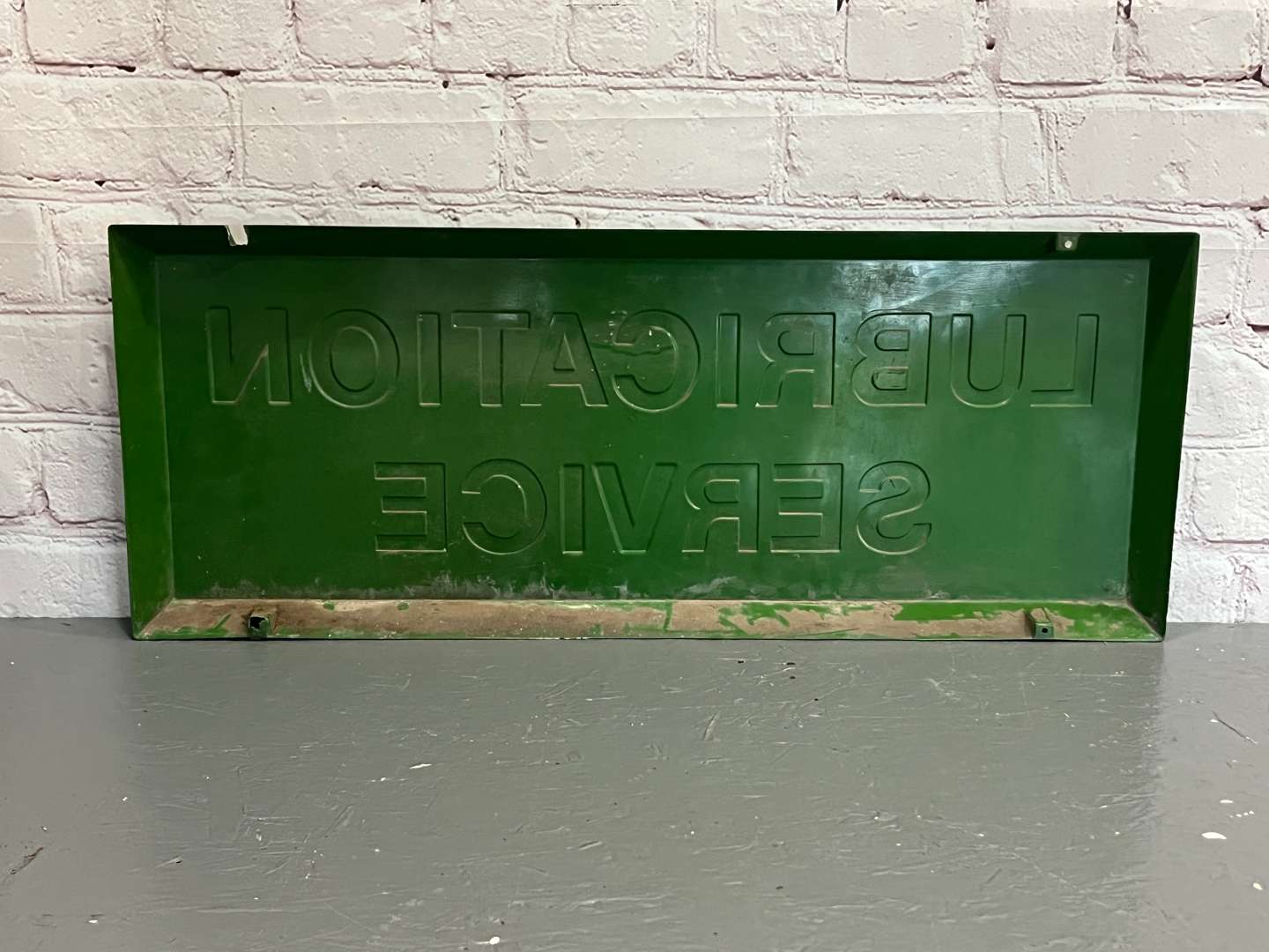 <p>Castrol Lubrication Service Fibreglass Sign</p>