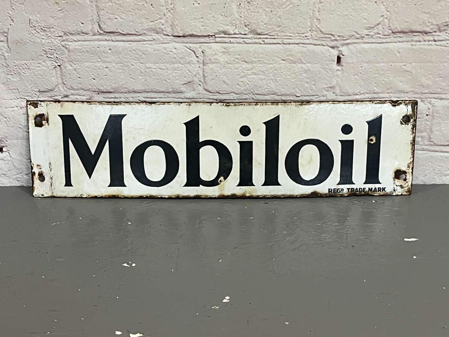 <p>Mobiloil Enamel Sign</p>