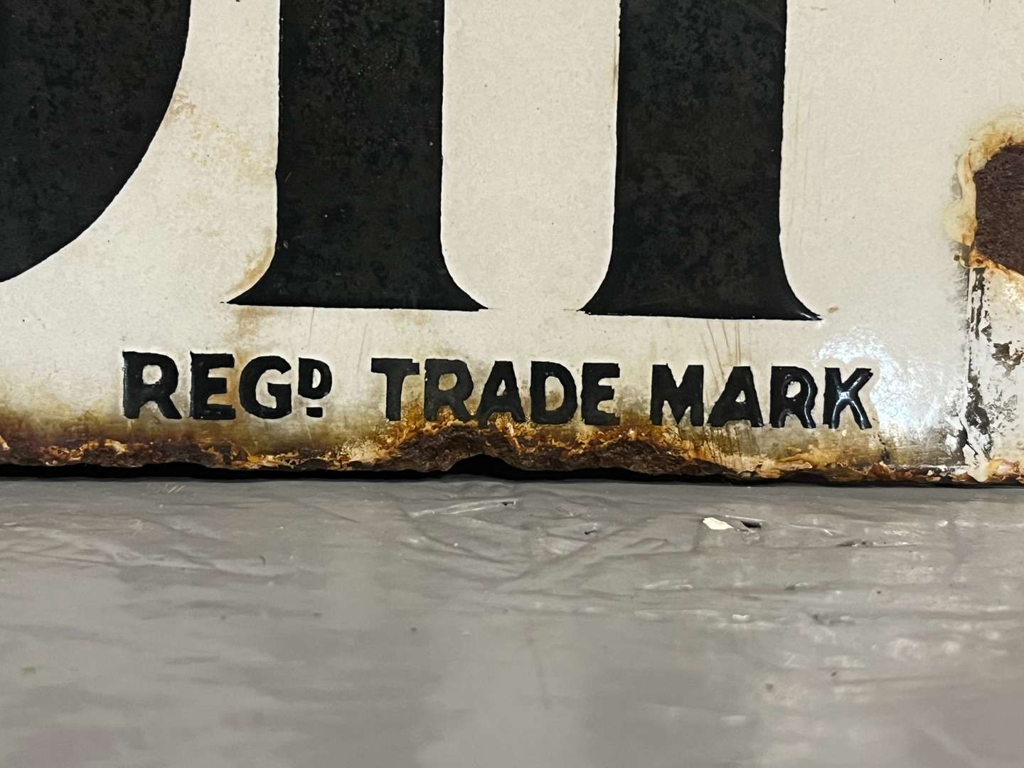 <p>Mobiloil Enamel Sign</p>