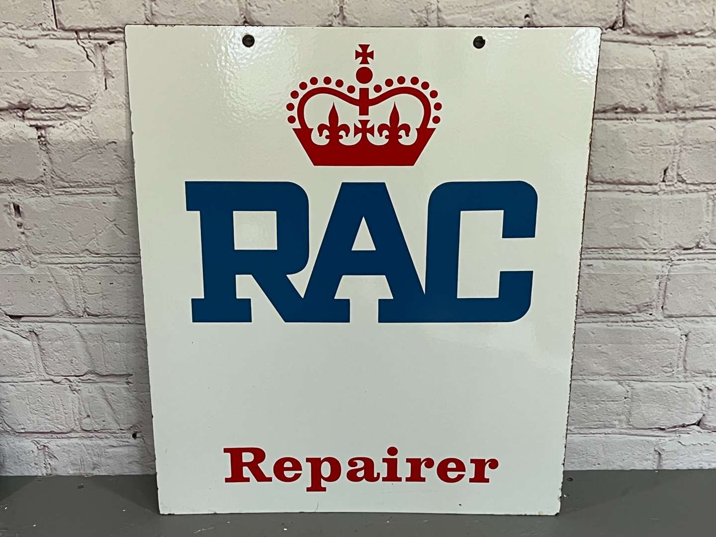 <p>RAC Repairer Enamel Sign&nbsp;</p>
