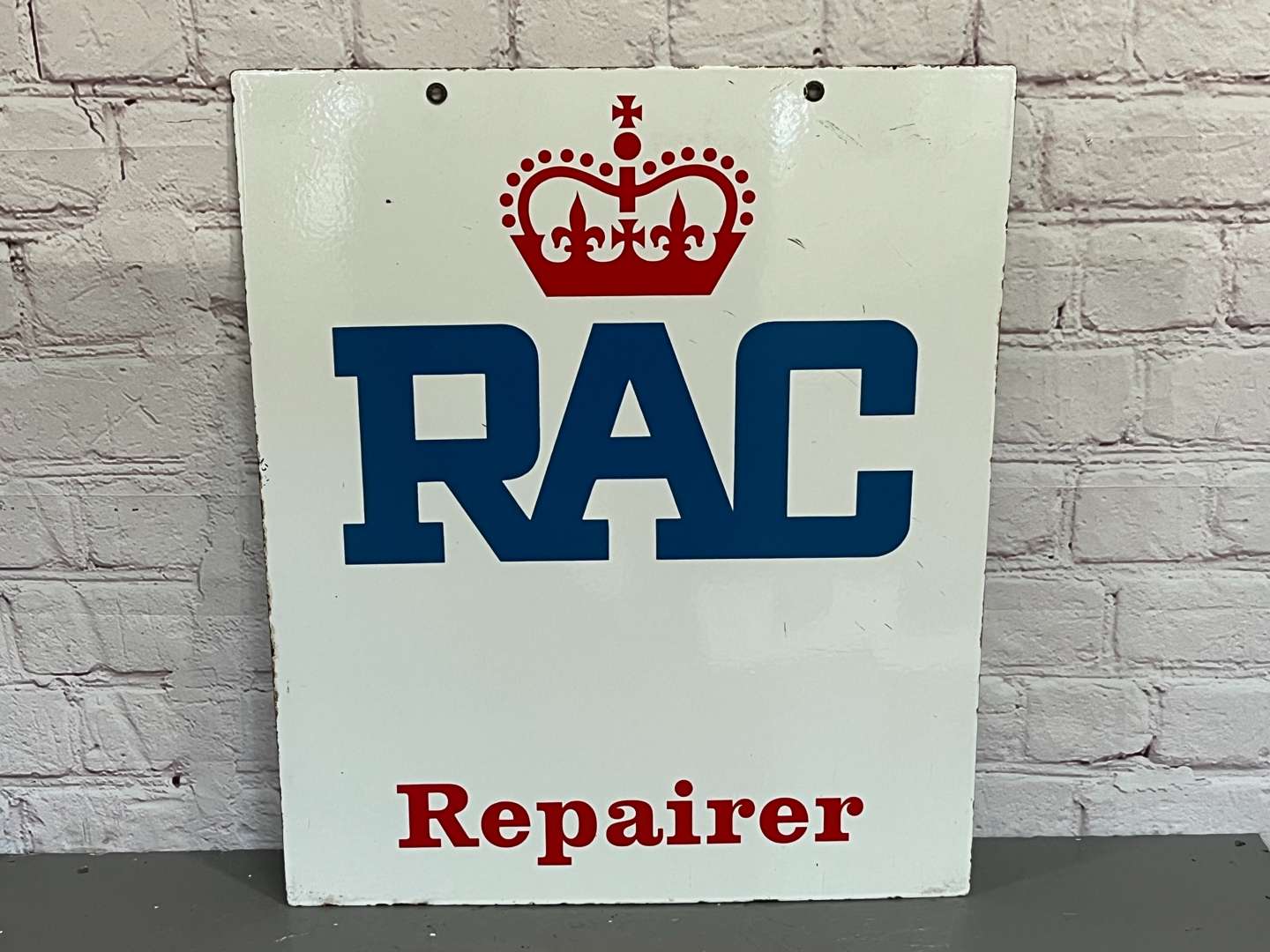 <p>RAC Repairer Enamel Sign&nbsp;</p>