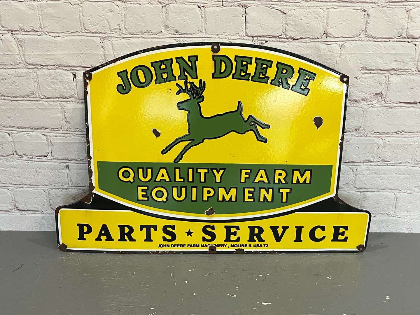 <p>John Deere Quality Farm Equipment Enamel Sign&nbsp;</p>