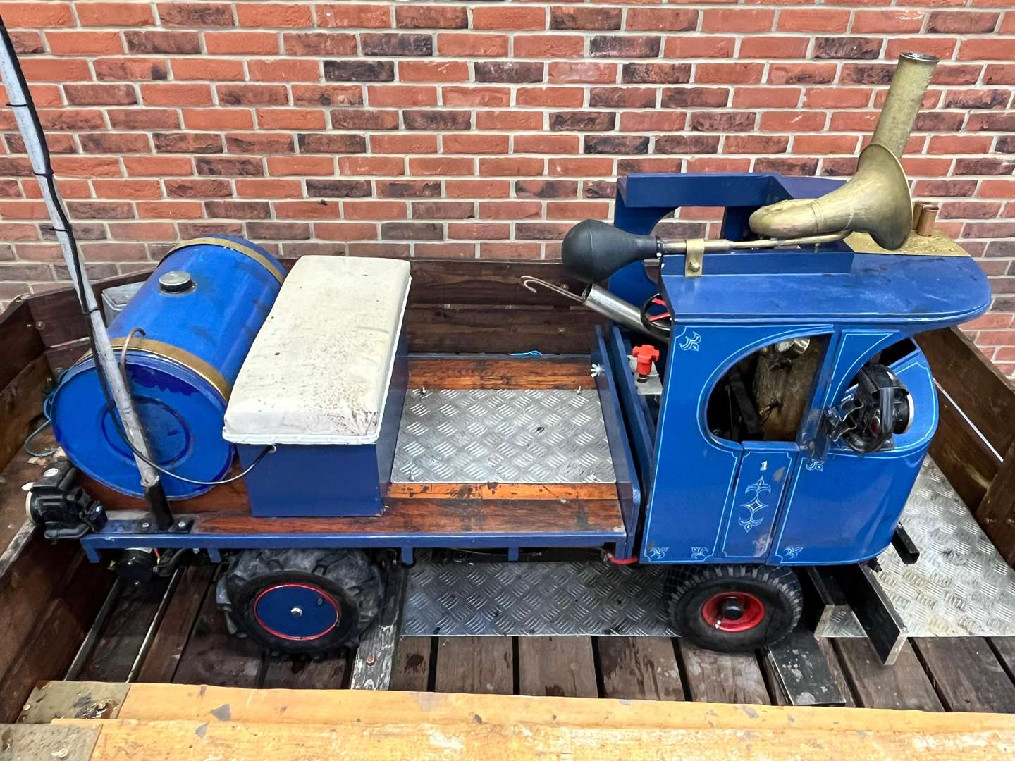 <p>Sentinel 3" Ride on Steam Lorry Based on The DG Model and Trailer</p>