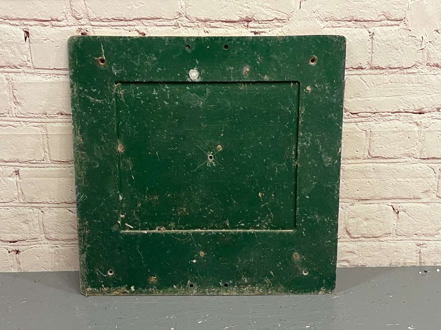 <p>WWII F.R.P No2 Cast Aluminium Sign</p>