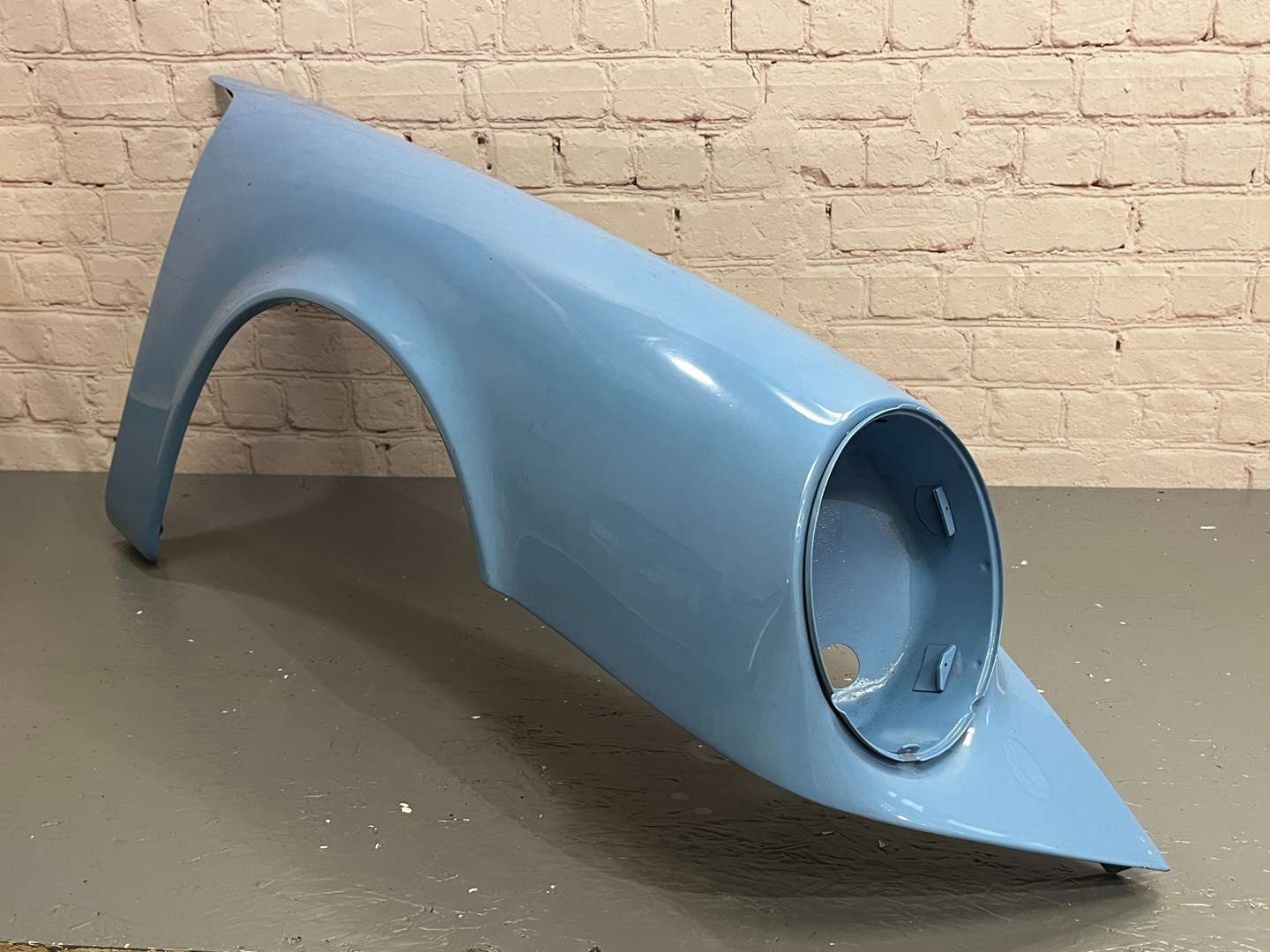 <p>NOS Porsche 964 Wing</p>