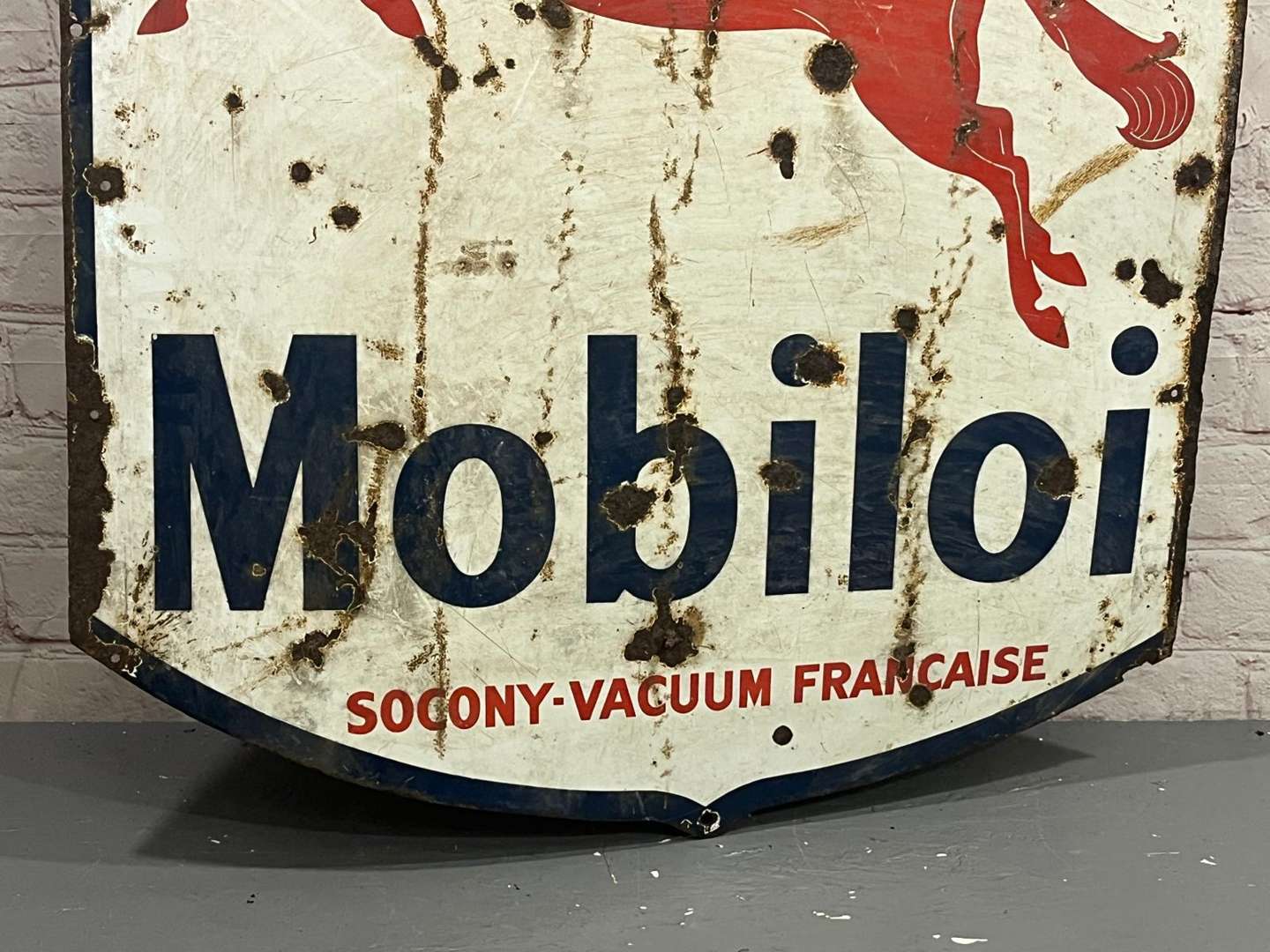 <p>Mobiloil Pegasus Shield Enamel Sign</p>