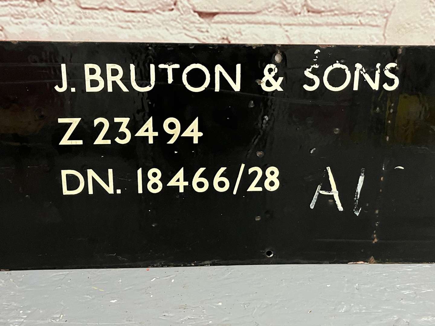 <p>Holland Park Enamel Railway Sign</p>