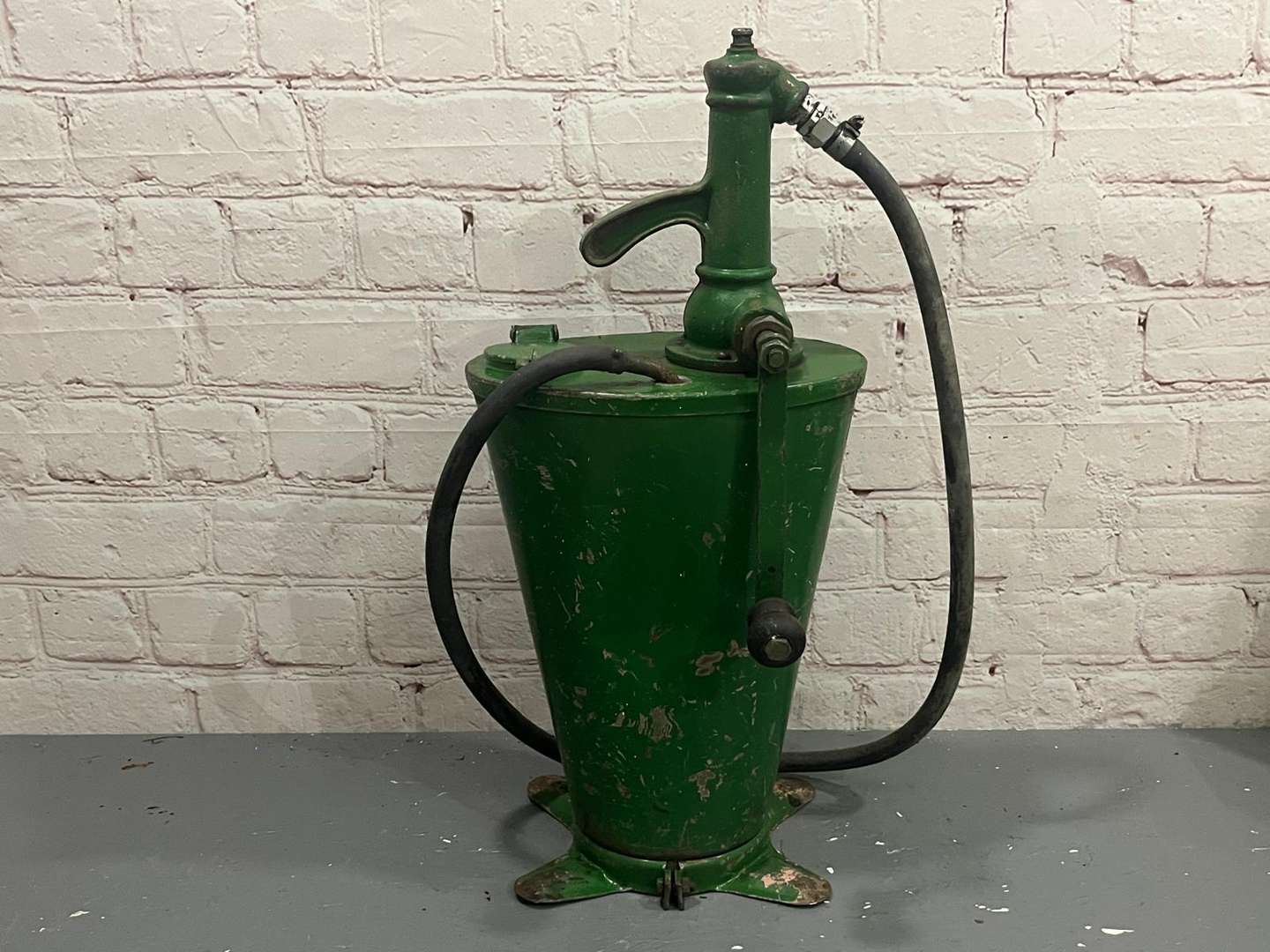 <p>Forecourt Oil Dispenser&nbsp;</p>