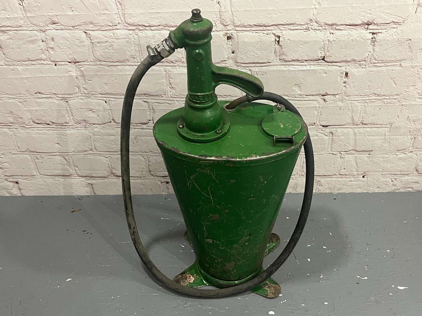 <p>Forecourt Oil Dispenser&nbsp;</p>