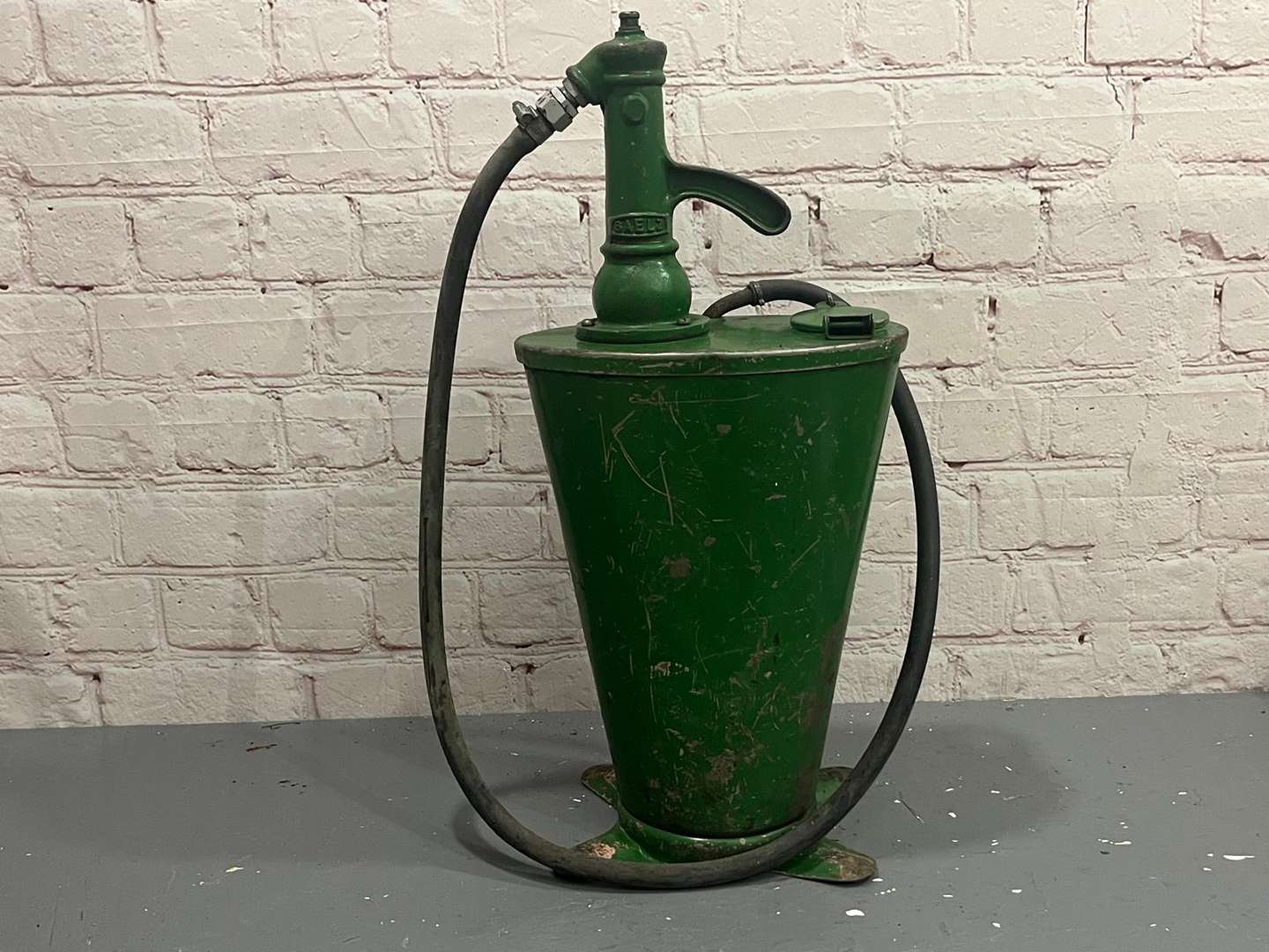 <p>Forecourt Oil Dispenser&nbsp;</p>