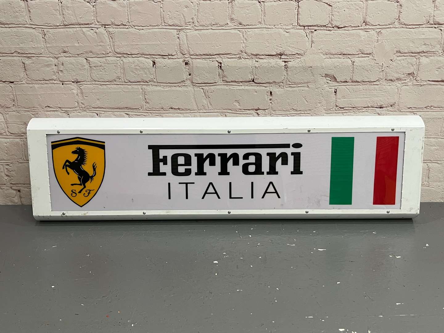<p>Ferrari Italia Illuminated Sign&nbsp;</p>