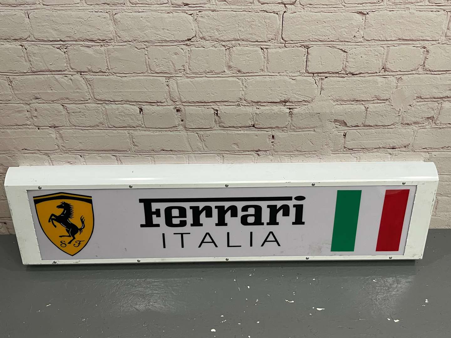 <p>Ferrari Italia Illuminated Sign&nbsp;</p>