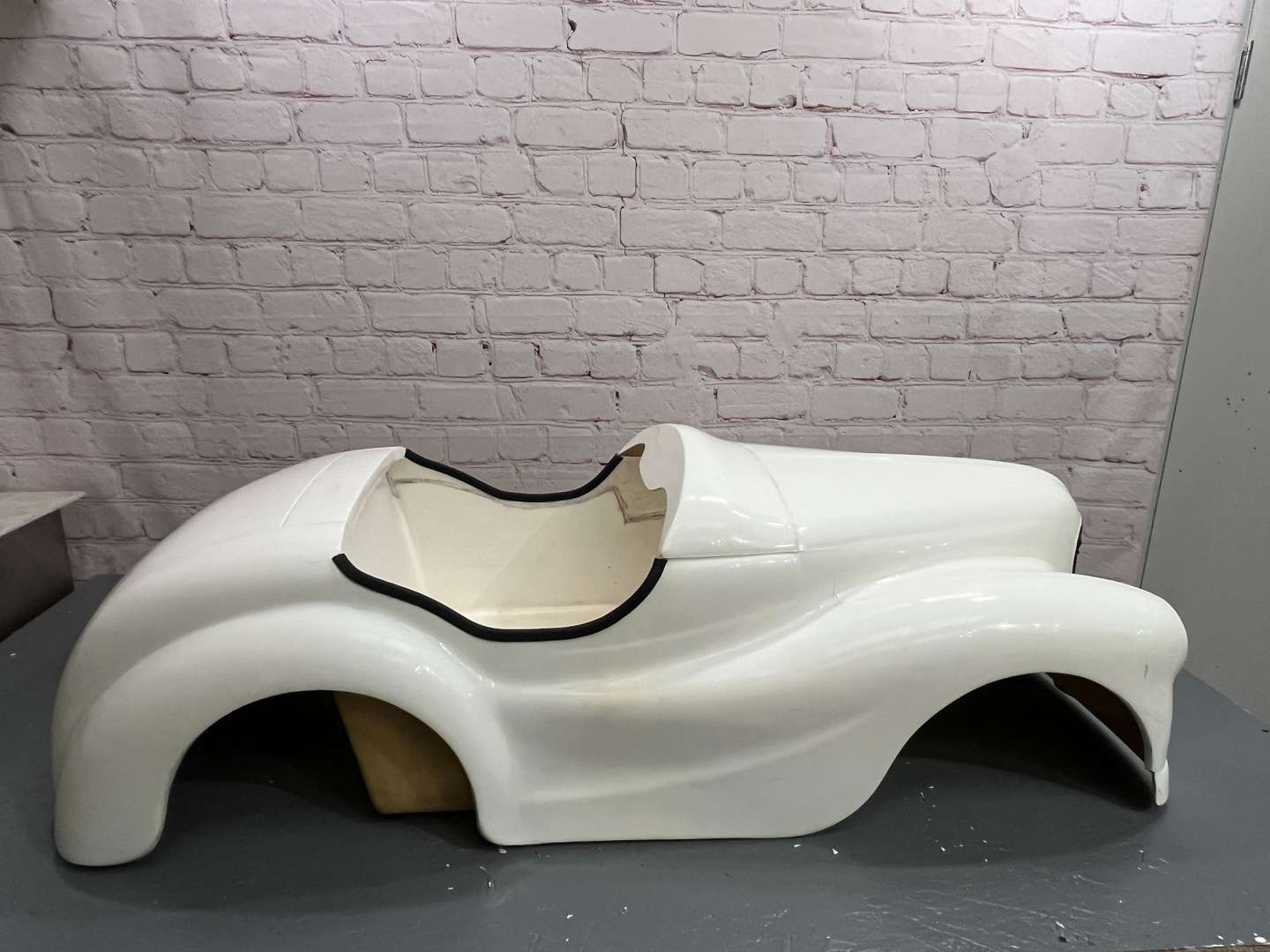 <p>Austin J40 Fibreglass Pedal Car Shell</p>