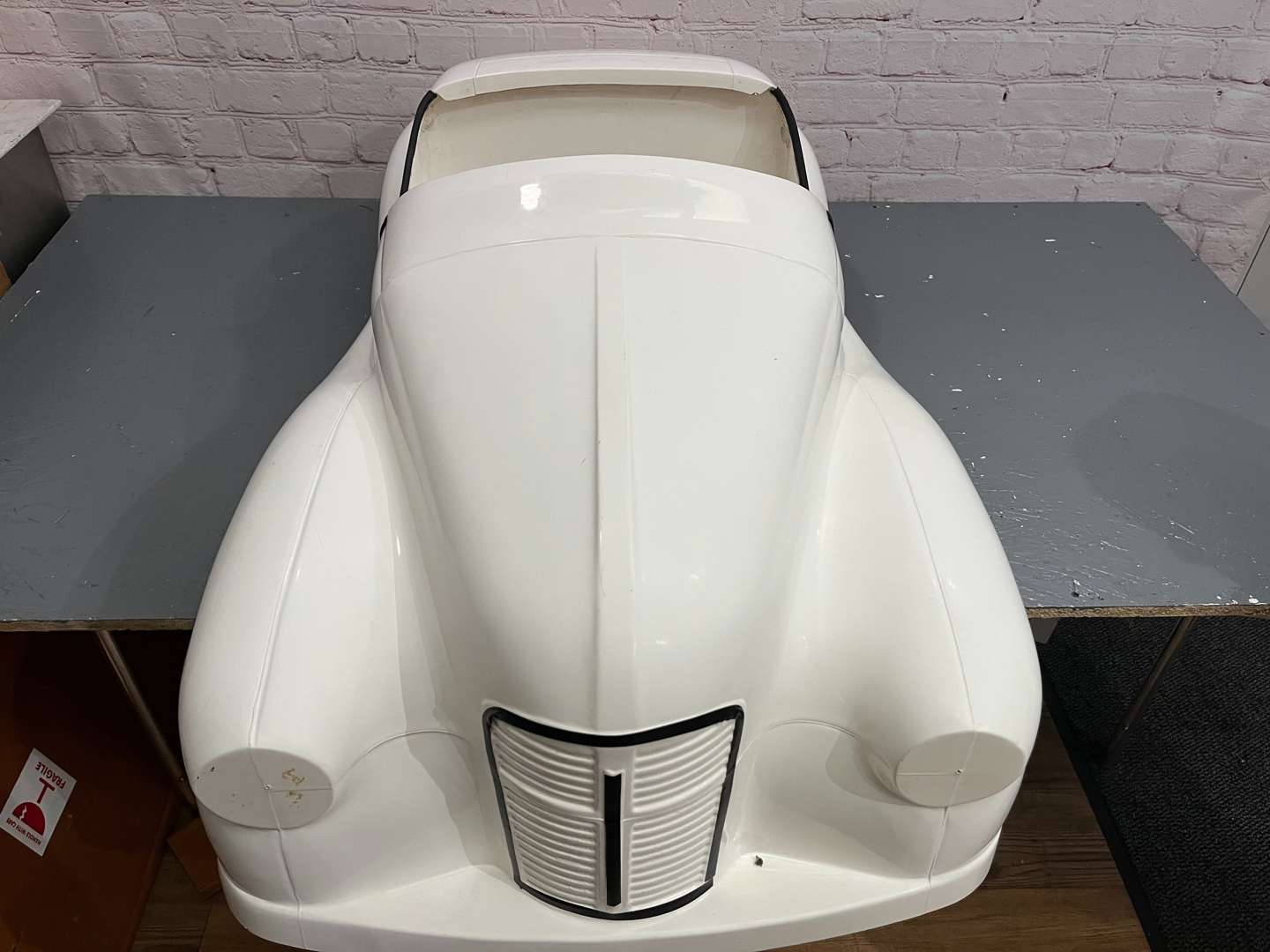 <p>Austin J40 Fibreglass Pedal Car Shell</p>