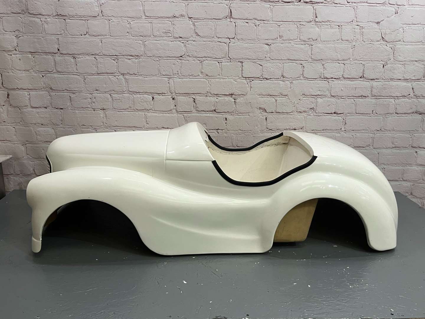 <p>Austin J40 Fibreglass Pedal Car Shell</p>