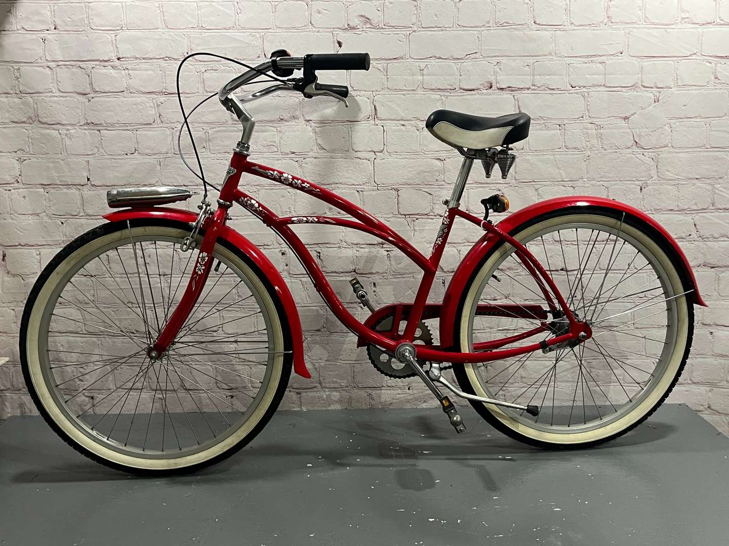 <p>Electra Hawaii Classic Bicycle</p>