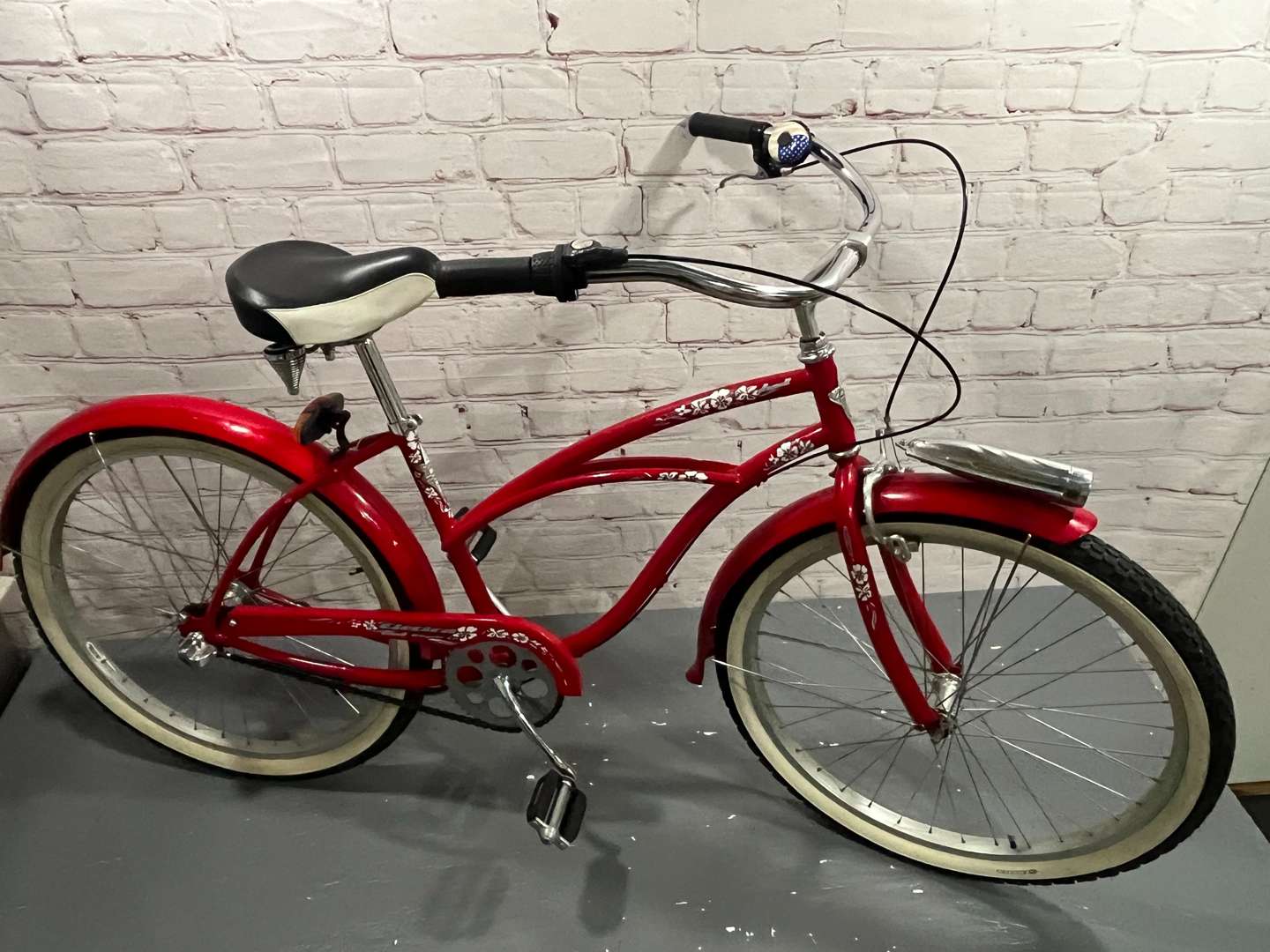 <p>Electra Hawaii Classic Bicycle</p>