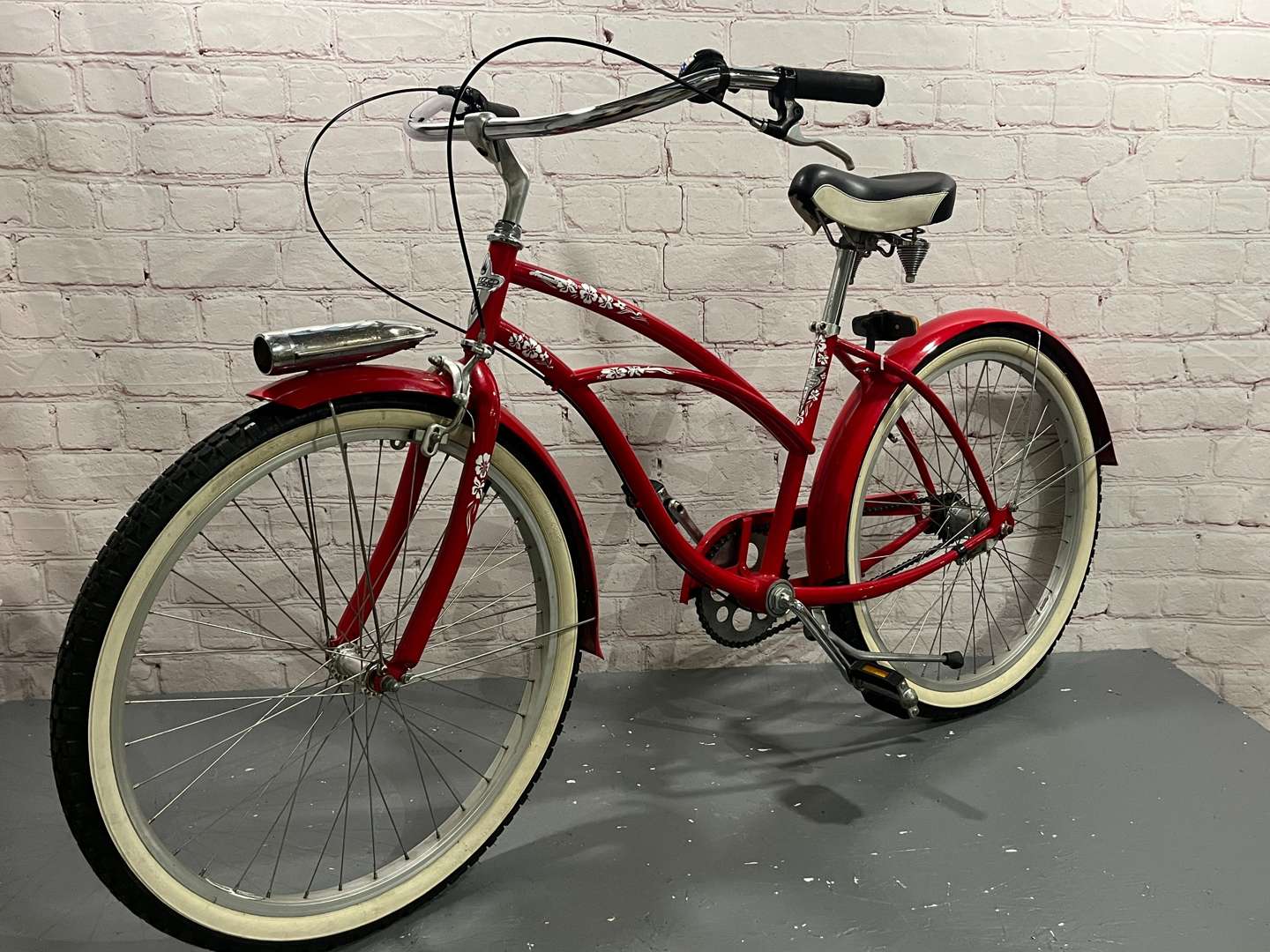 <p>Electra Hawaii Classic Bicycle</p>