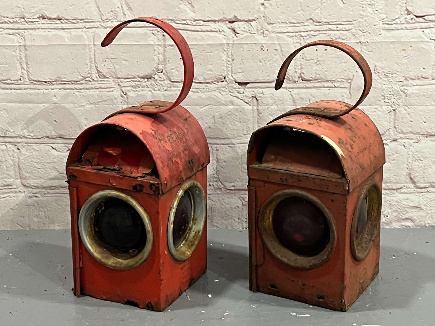 <p>Chalwyn & Greenham Metal Road Workman's Lights</p>