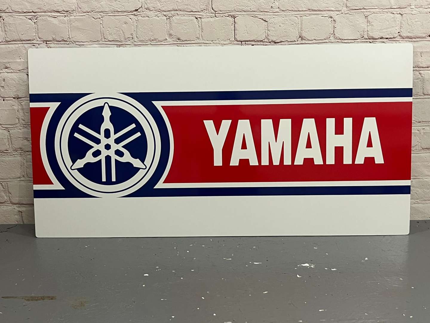 <p>Yamaha Emblem Modern Metal Sign</p>