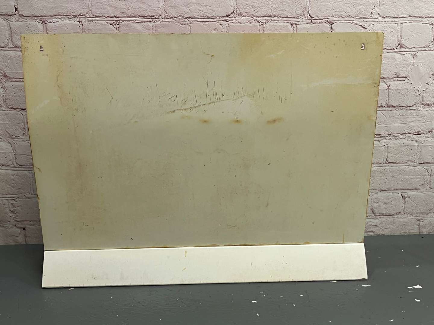 <p>AC Delco Plastic Oil Filter Display Stand&nbsp;</p>