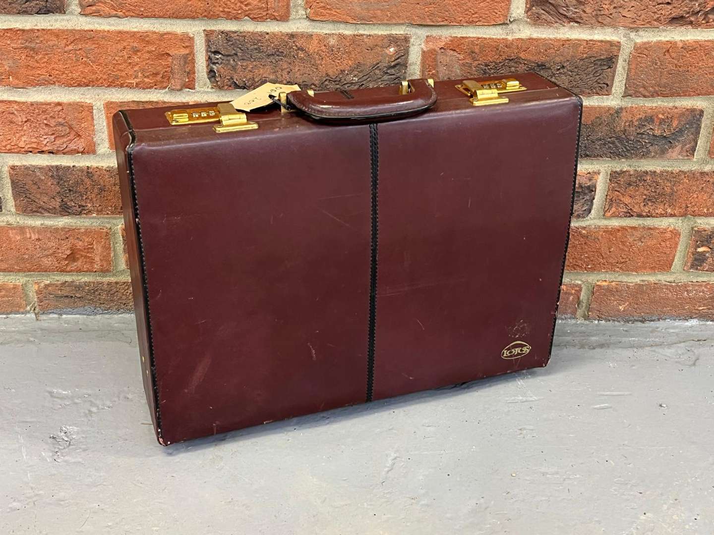 <p>Lotus Leather Briefcase</p>