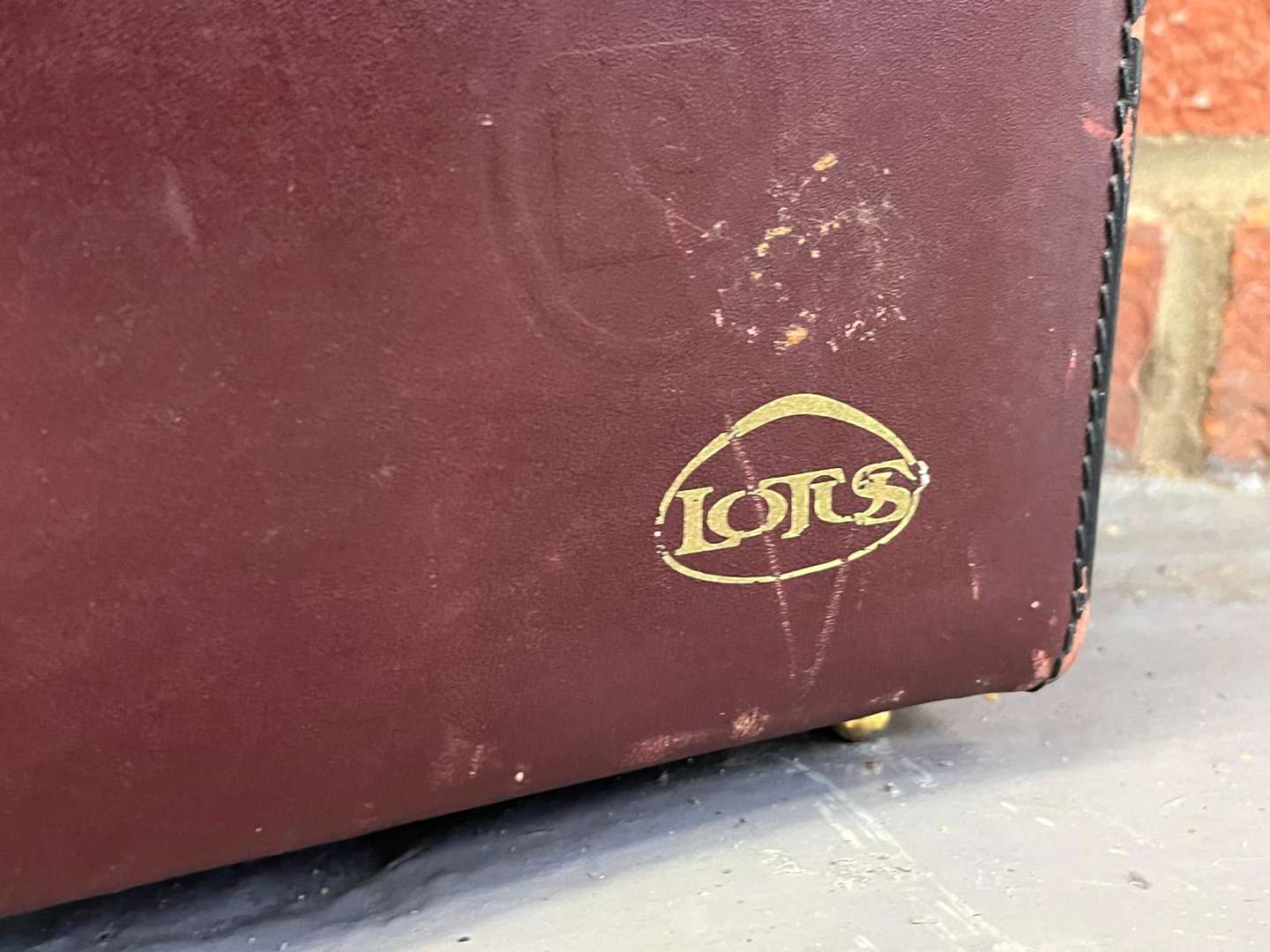 <p>Lotus Leather Briefcase</p>