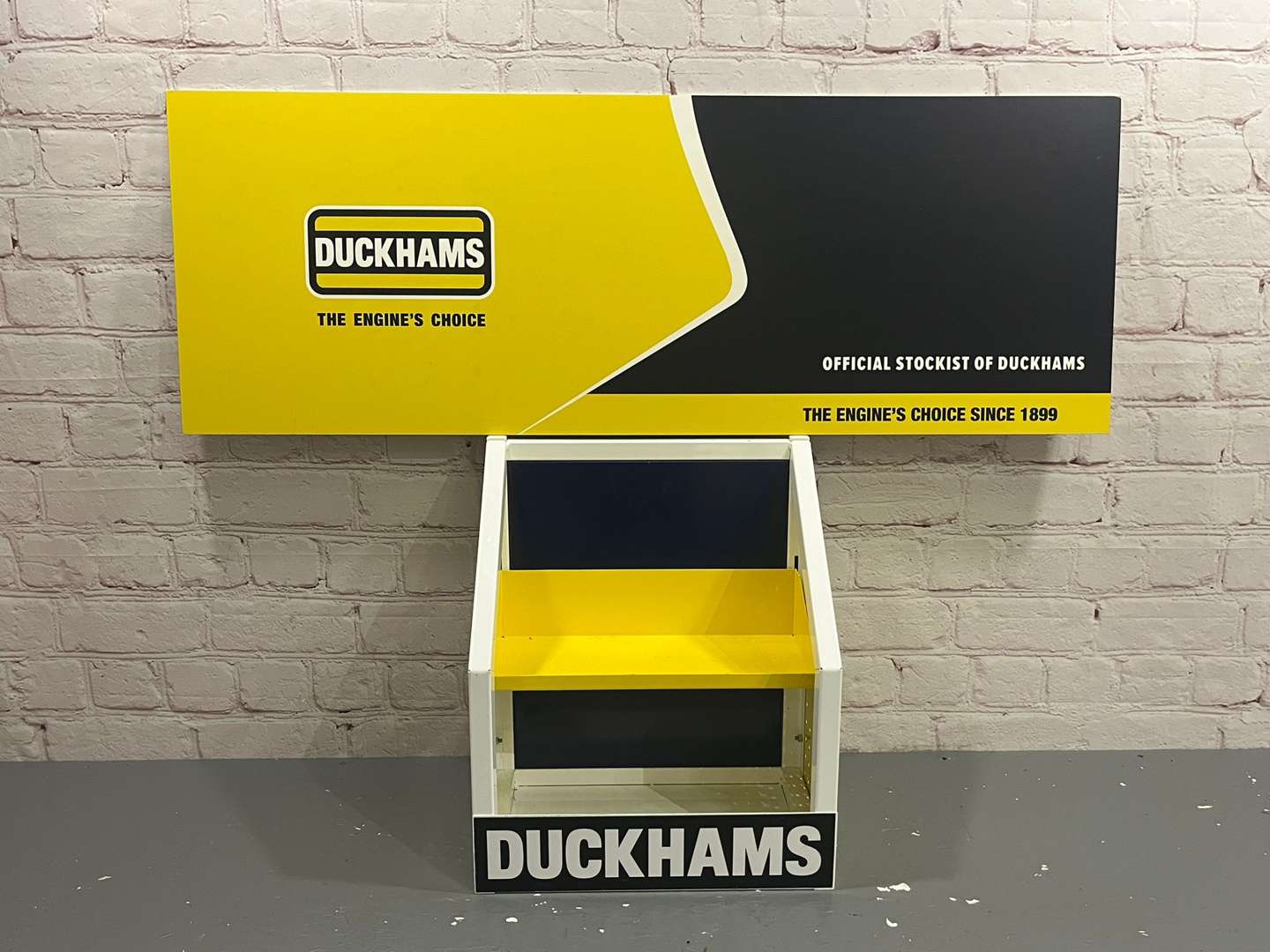 <p>Duckhams Oil Display Cabinet and Sign (2)</p>