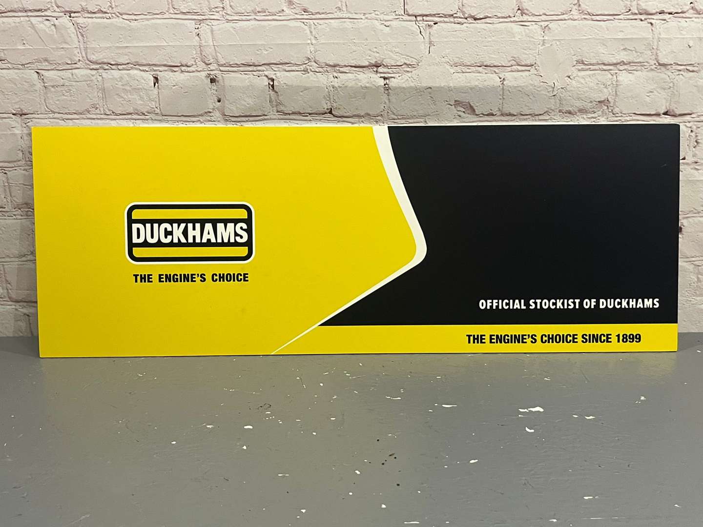 <p>Duckhams Oil Display Cabinet and Sign (2)</p>