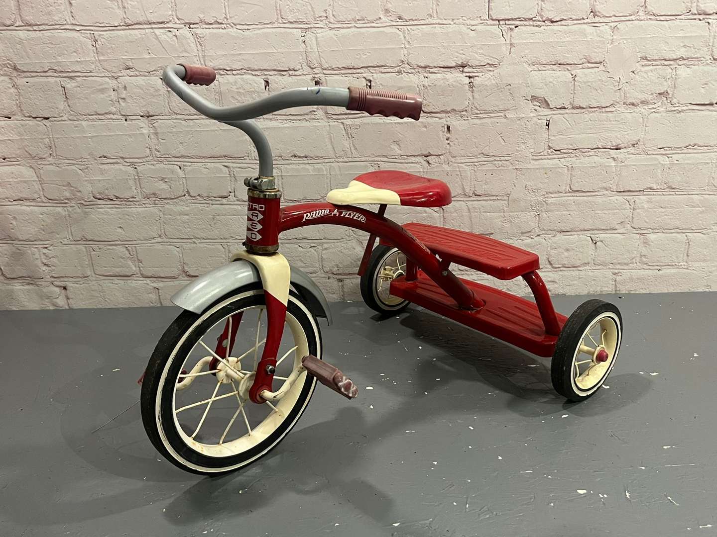 <p>Radio Flyer Childs Trike</p>