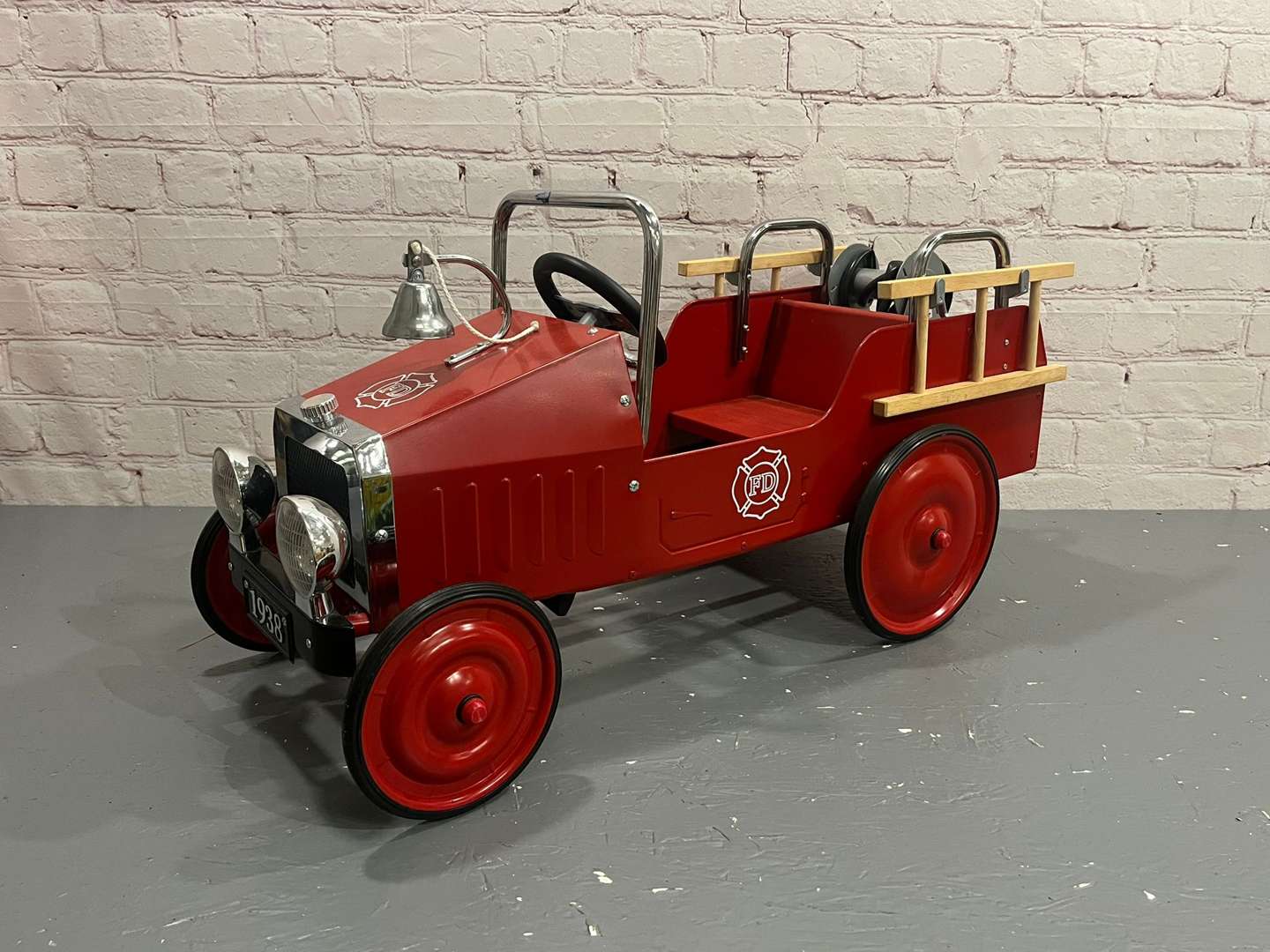 <p>Tin Plate Childs Pedal Fire Engine</p>