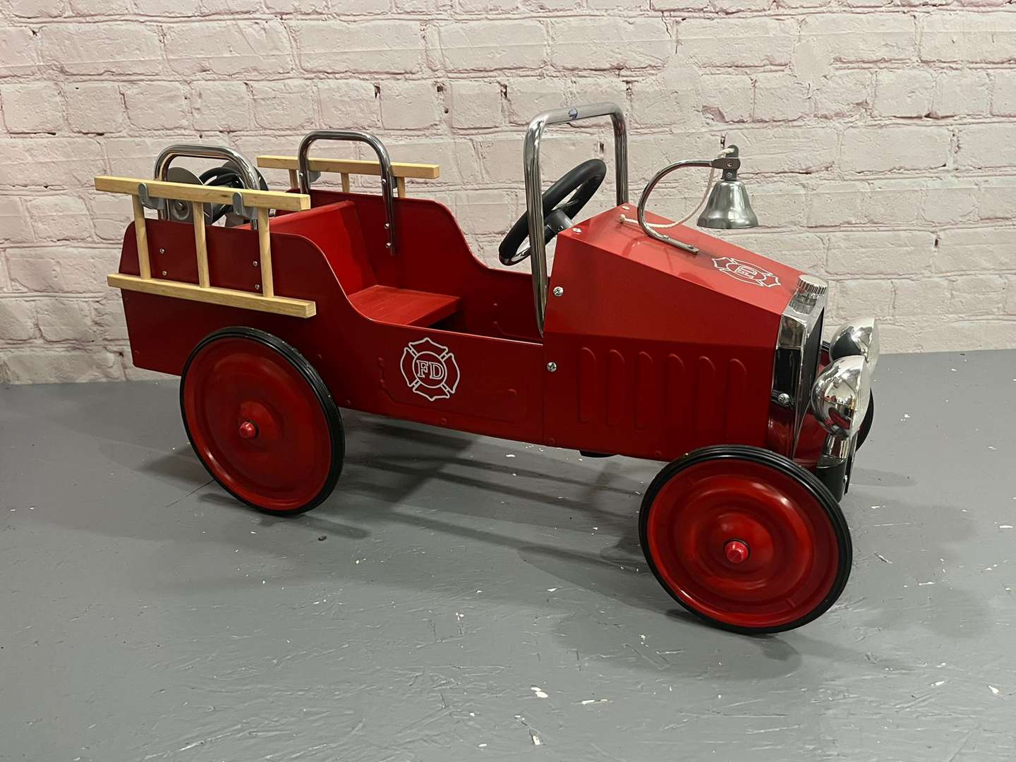 <p>Tin Plate Childs Pedal Fire Engine</p>