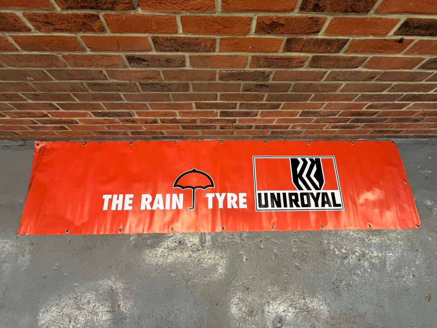 <p>Uniroyal Tyre Workshop Banner</p>