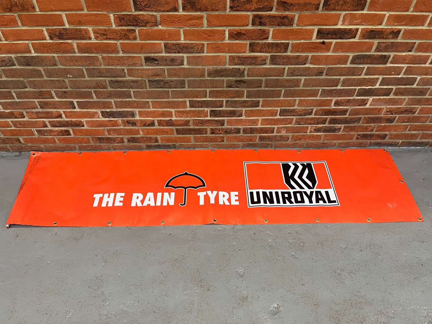 <p>Uniroyal Tyre Workshop Banner</p>