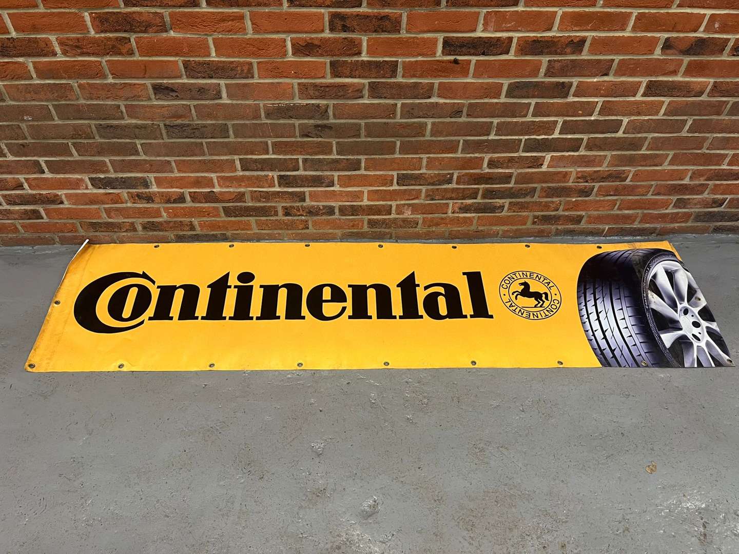 <p>Continental Tyres Workshop Banner</p>