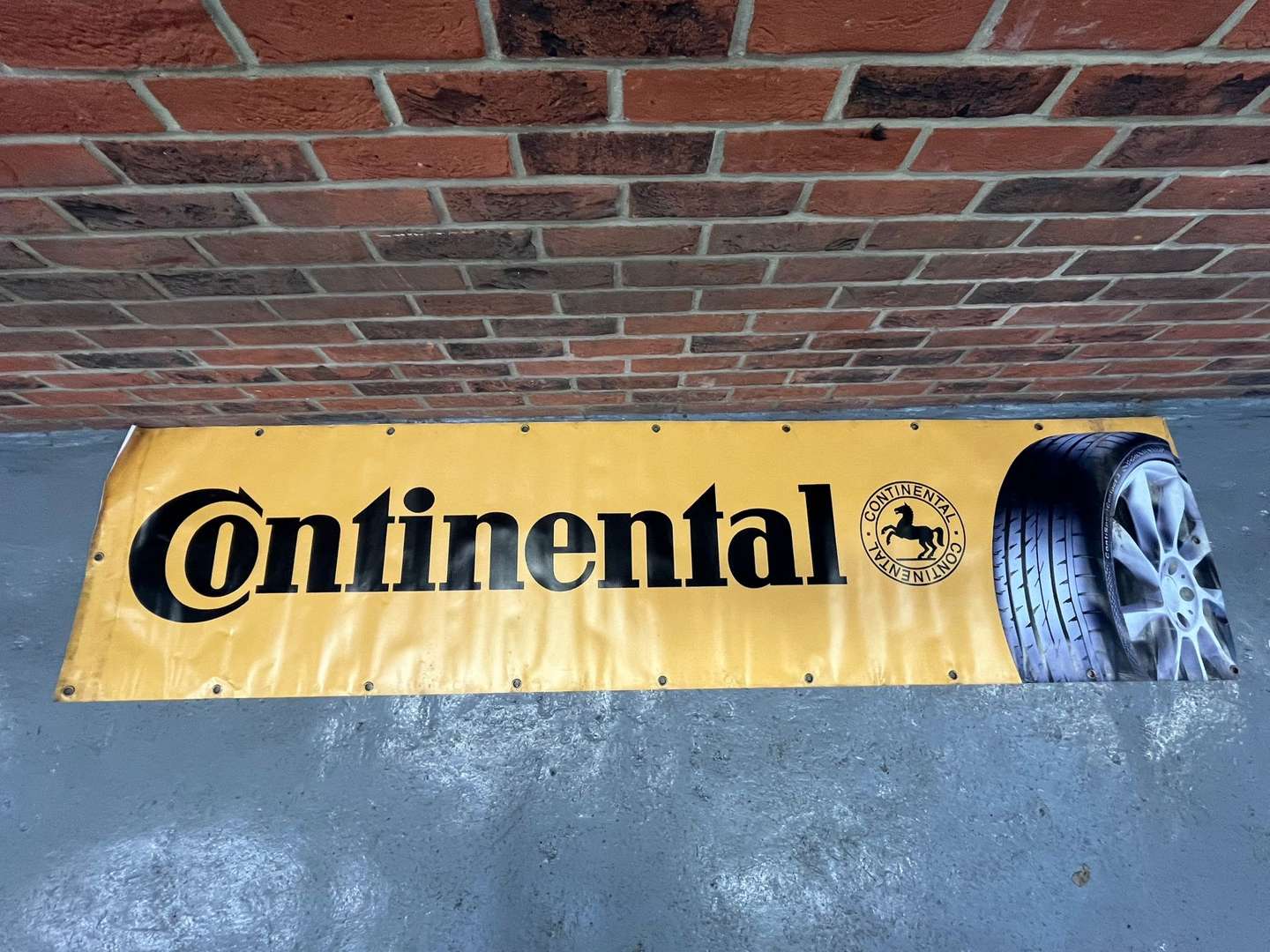 <p>Continental Tyres Workshop Banner</p>