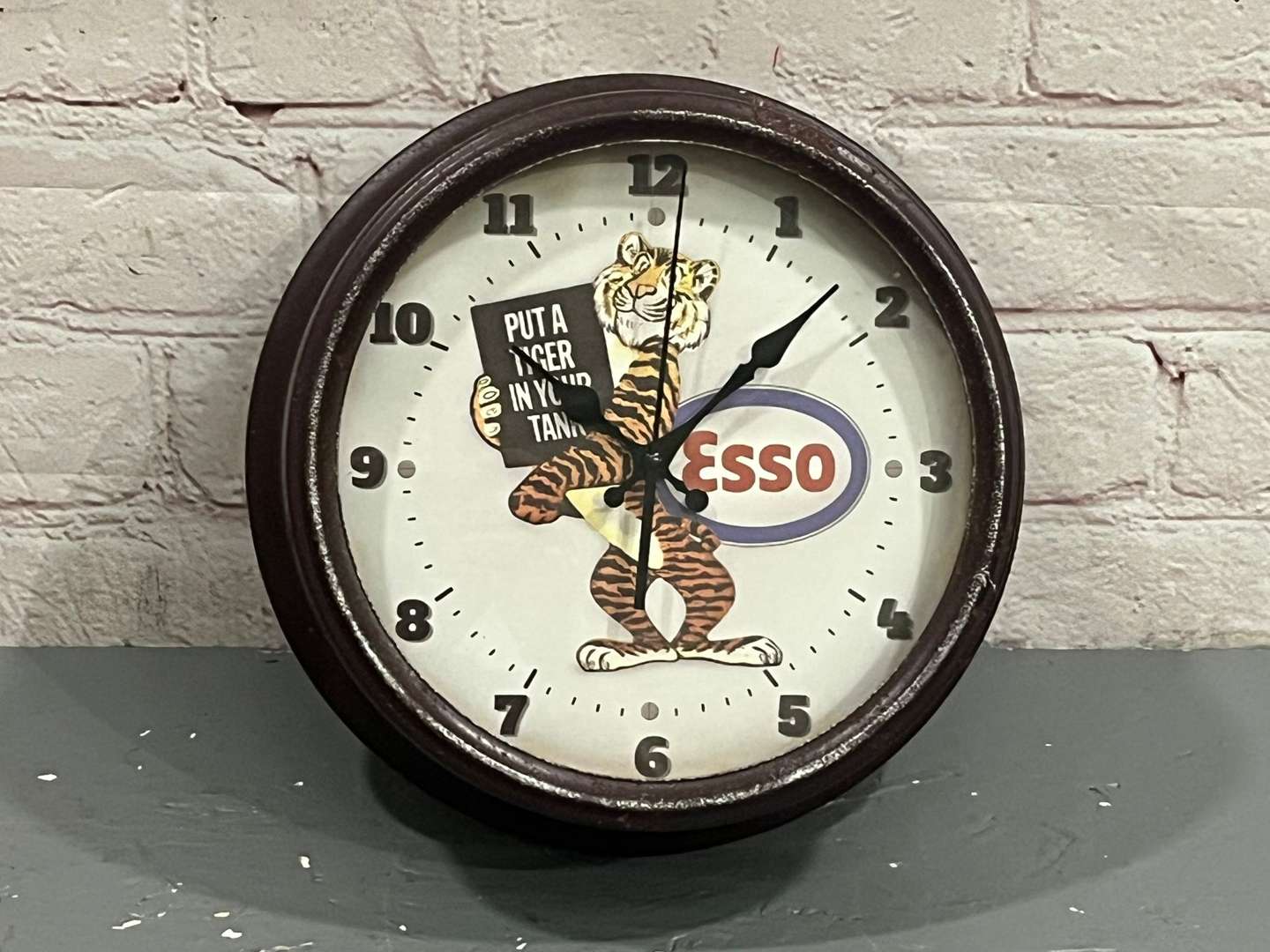 <p>Esso Put a Tiger in Your Tank Modern Wall Clock</p>