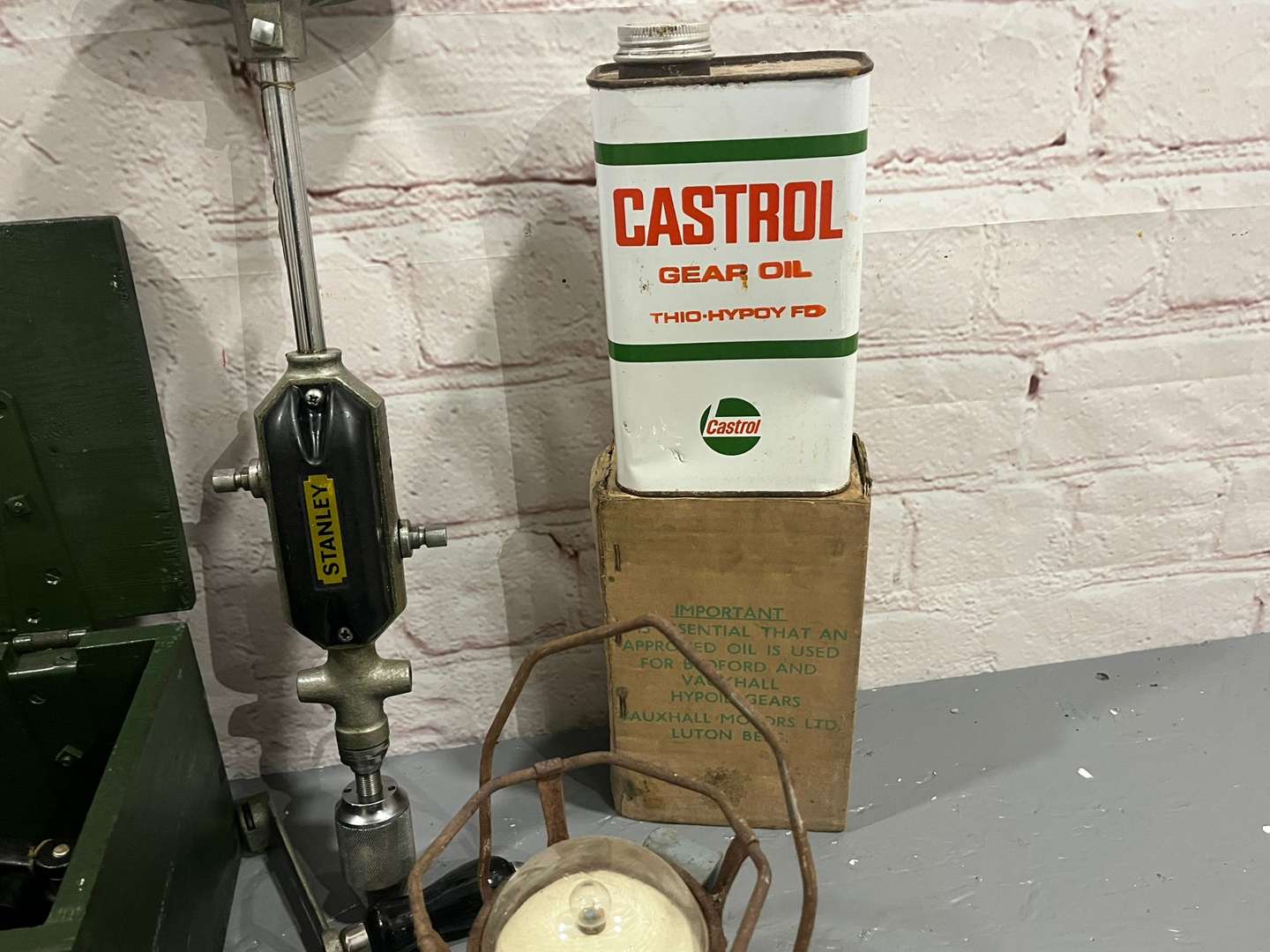 <p>Mixed Lot Castrol Gear Oil Cans Industrial Angle poise Lamps Etc</p>