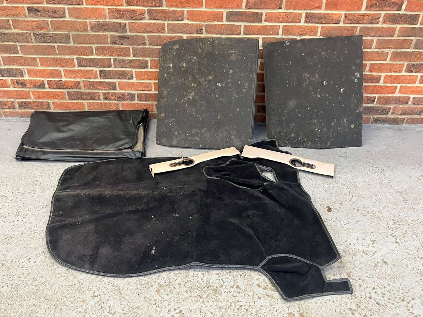 <p>Porsche 911 Boot Mat, Targa Roof for Jaguar XJ-SC Etc</p>