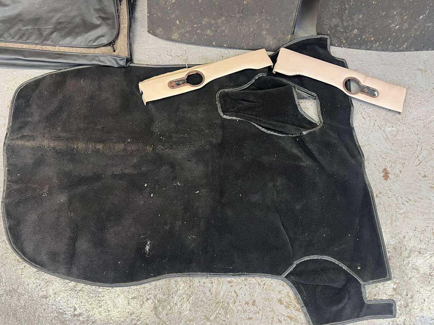 <p>Porsche 911 Boot Mat, Targa Roof for Jaguar XJ-SC Etc</p>