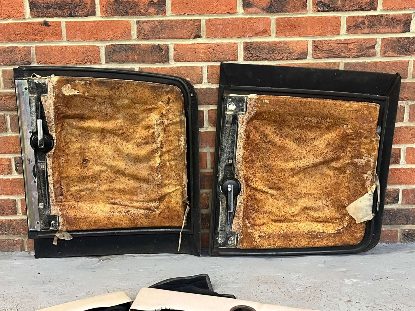 <p>Porsche 911 Boot Mat, Targa Roof for Jaguar XJ-SC Etc</p>