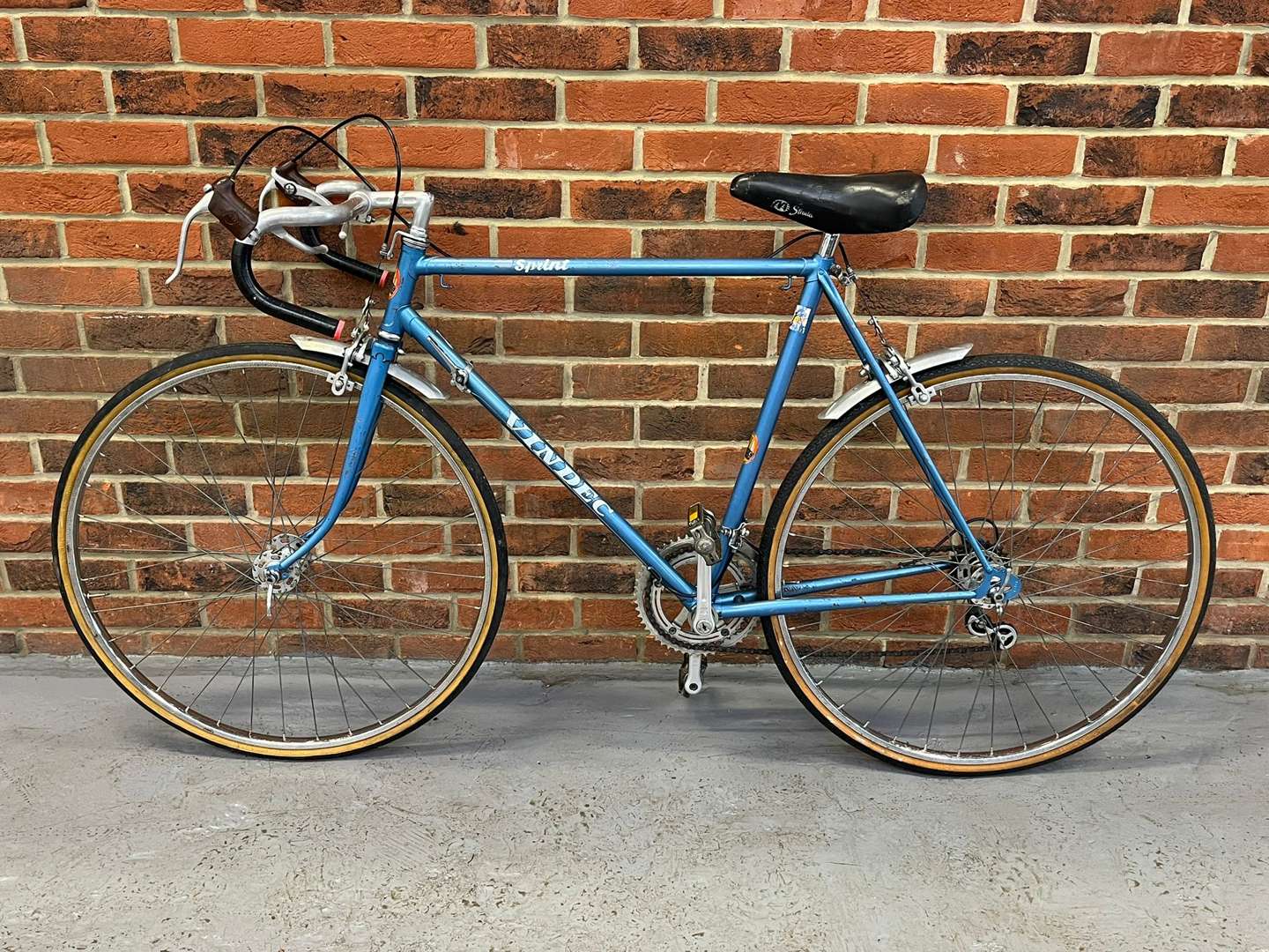 <p>Vindec Sprint Racing Bicycle</p>