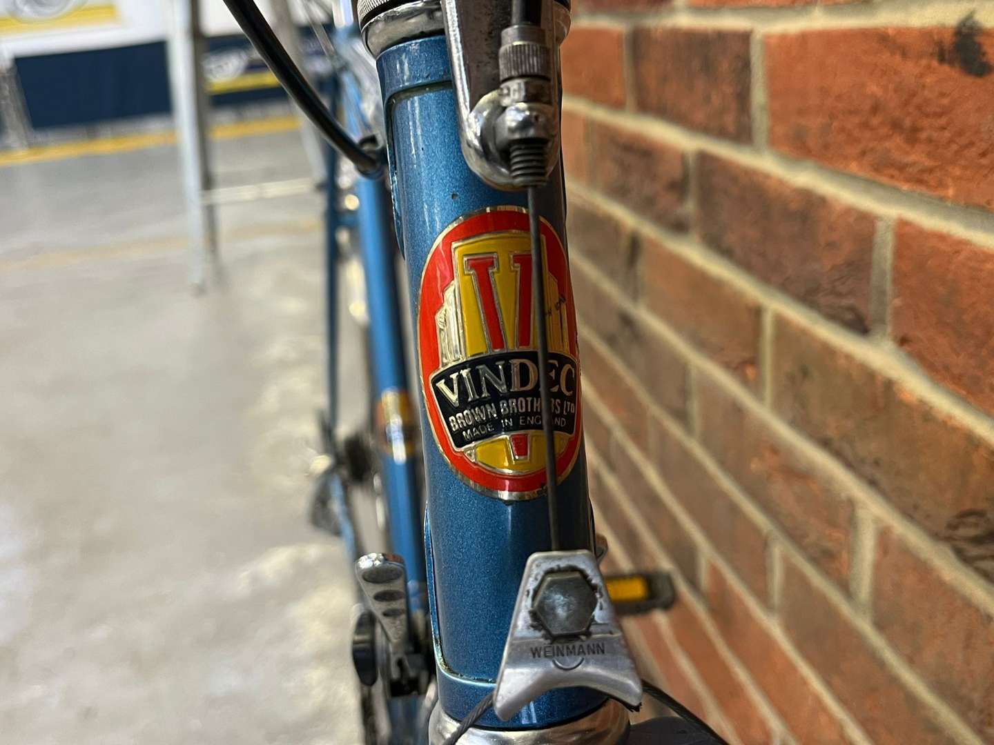 <p>Vindec Sprint Racing Bicycle</p>