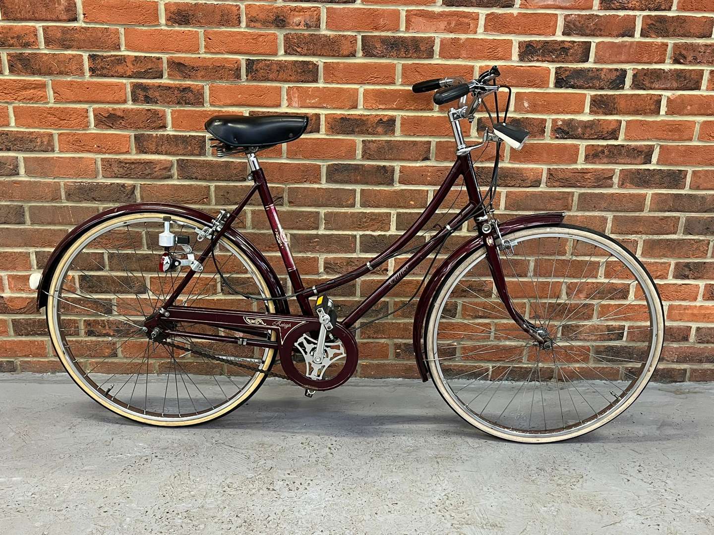 <p>Raleigh Ladies Bicycle&nbsp;</p>